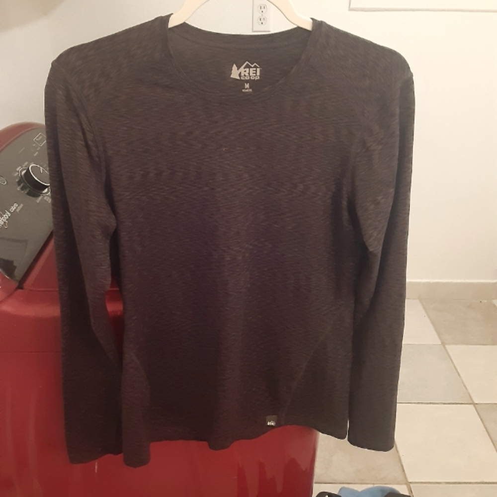 Women's REI long sleeve Tshirt